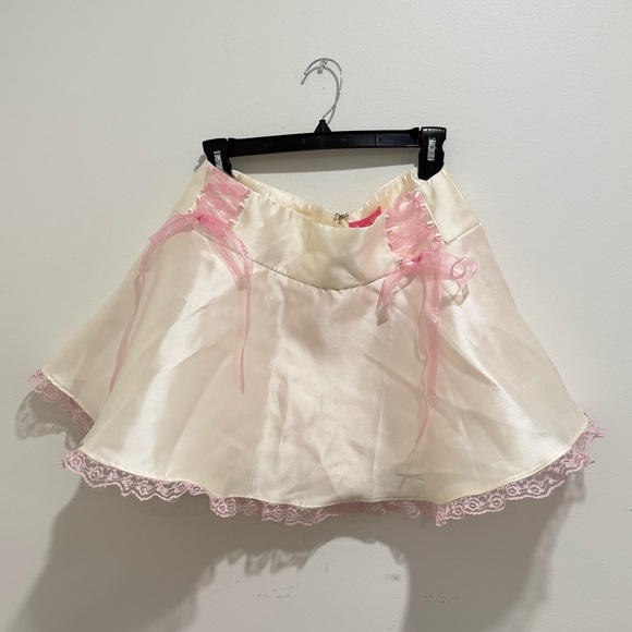Cream and Pink Satin Lace Skirt - Picture 4 of 7